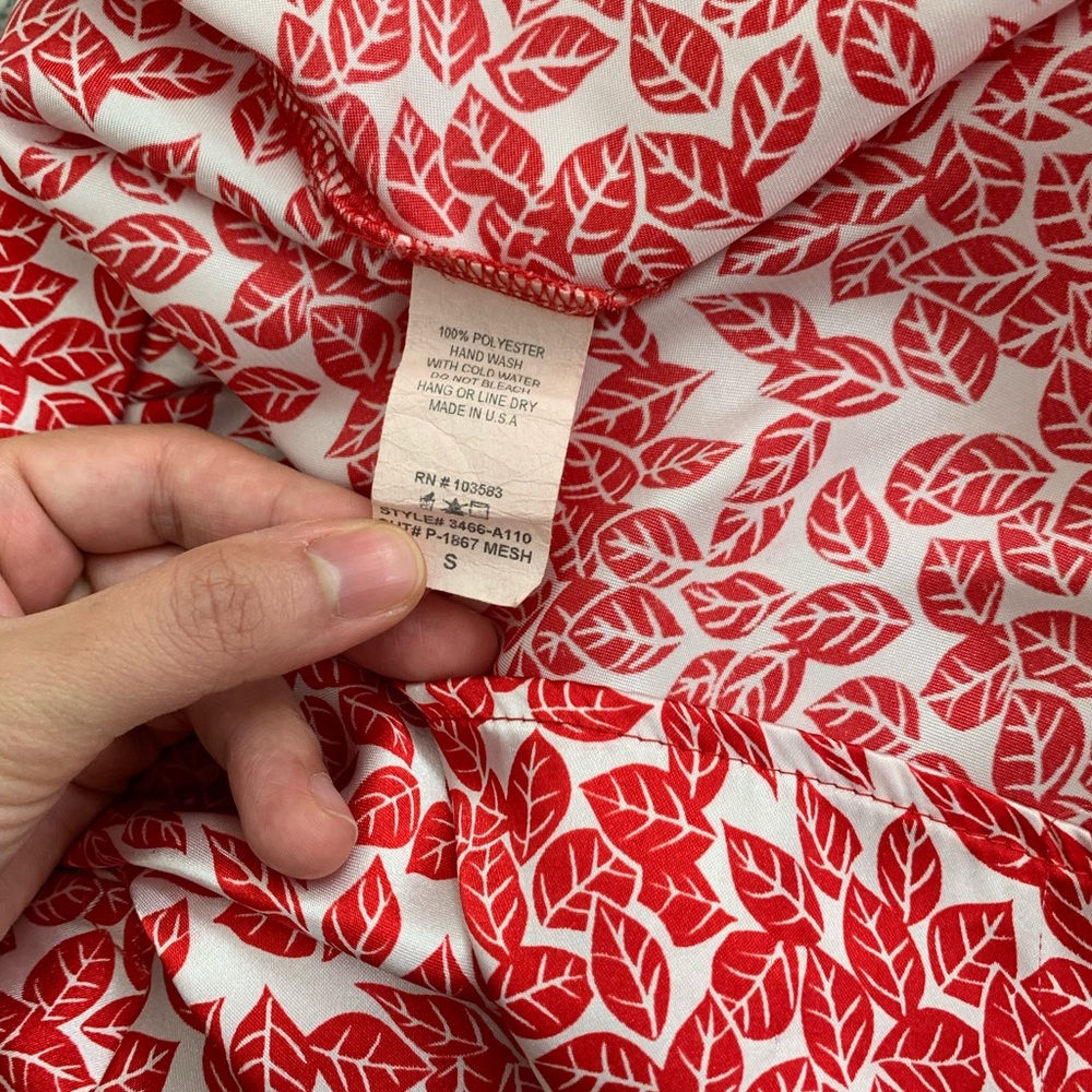 $25/2 Lily White Blousey Top in Red-leaf - Picture 5 of 6
